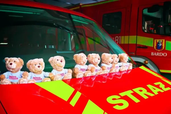 Pluszowe misie dołączyły do OSP Bardo – będą wspierać dzieci podczas akcji