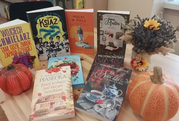 Jesienne nowości w bibliotece – zapraszamy na literackie wieczory
