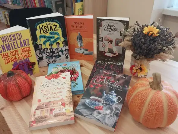 Jesienne nowości w bibliotece – zapraszamy na literackie wieczory