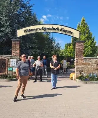 Seniorzy z Kamieńca Ząbkowickiego zwiedzali Śląsk: Ogrody Kapias, Browar Tyski i Świerklaniec