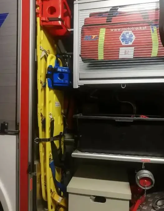 Interwencja strażaków z OSP Złoty Stok: pomoc Policji w otwarciu mieszkania na Rynku