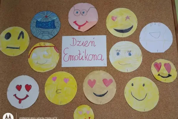 Dzień Emotikona w świetlicy – dzieci stworzyły własne emotki