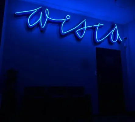 Neon ziębickiego Kina „Wisła” znów świeci – zakończono renowację