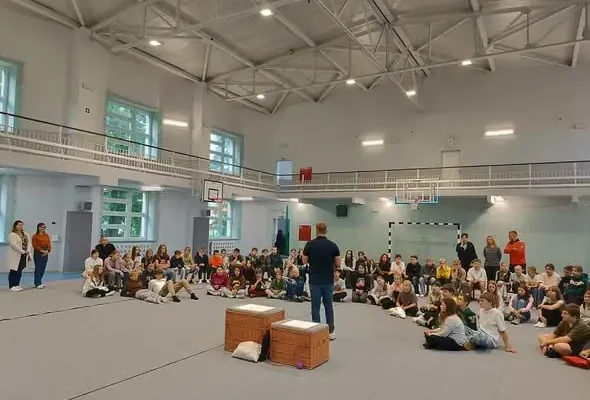 Żywa lekcja biologii: uczniowie klas V-VIII poznali gady z bliska