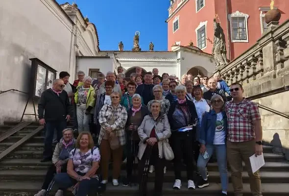 Seniorzy z Kamieńca Ząbkowickiego zwiedzili Broumov w Czechach