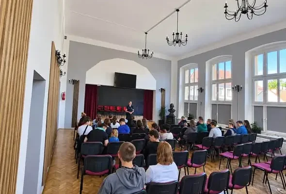 Policjantka z Ząbkowic Śląskich spotkała się z uczniami. Rozmawiano o bezpieczeństwie