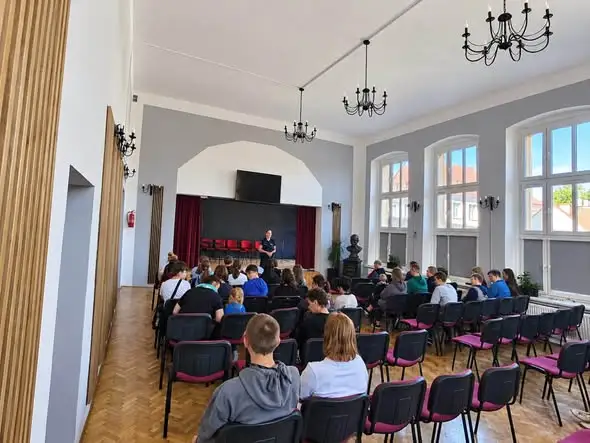 Policjantka z Ząbkowic Śląskich spotkała się z uczniami. Rozmawiano o bezpieczeństwie