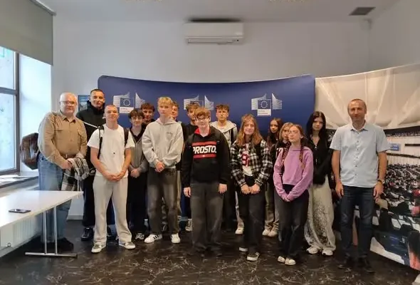 Uczniowie z Ziębic odwiedzili Przedstawicielstwo Unii Europejskiej we Wrocławiu