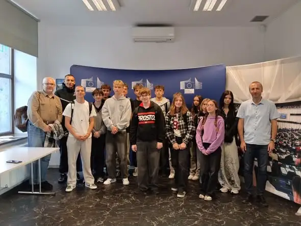 Uczniowie z Ziębic odwiedzili Przedstawicielstwo Unii Europejskiej we Wrocławiu
