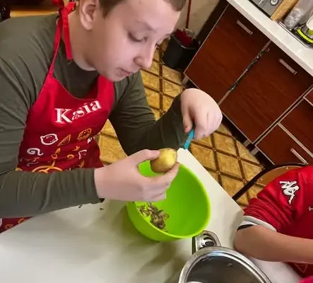 Uczniowie z klasy 2–3ap rozpoczęli program „Eko smaki – gotujemy, oszczędzamy, nie marnujemy”