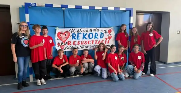Uczniowie z Żabkowic Śląskich w akcji bicia rekordu w RKO
