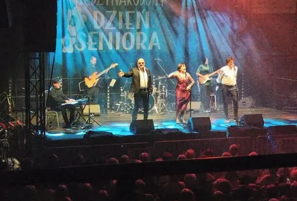 Kabaret „Tercet, czyli kwartet” rozbawił seniorów w Ząbkowicach