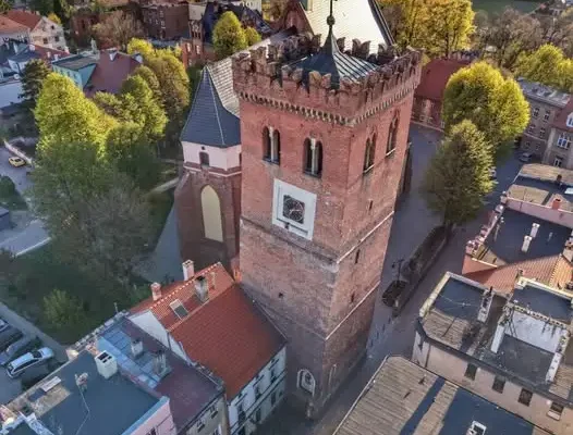 Krzywa Wieża w Ząbkowicach Śląskich – jedyna taka atrakcja w Polsce