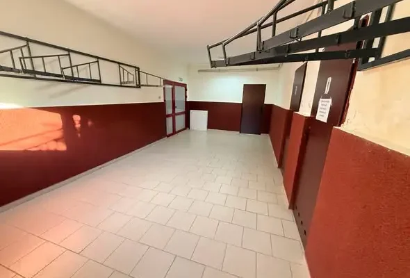 Remont łazienek i szatni w GOKiP w Ciepłowodach — prace już trwają