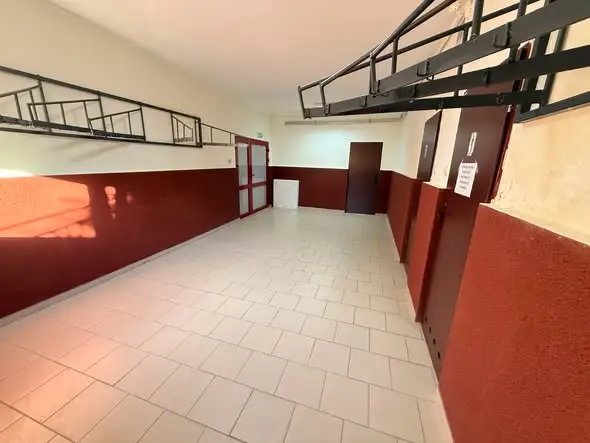 Remont łazienek i szatni w GOKiP w Ciepłowodach — prace już trwają