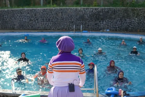 Aquafitness dla seniorów z Kamieńca Ząbkowickiego – aktywność, która łączy